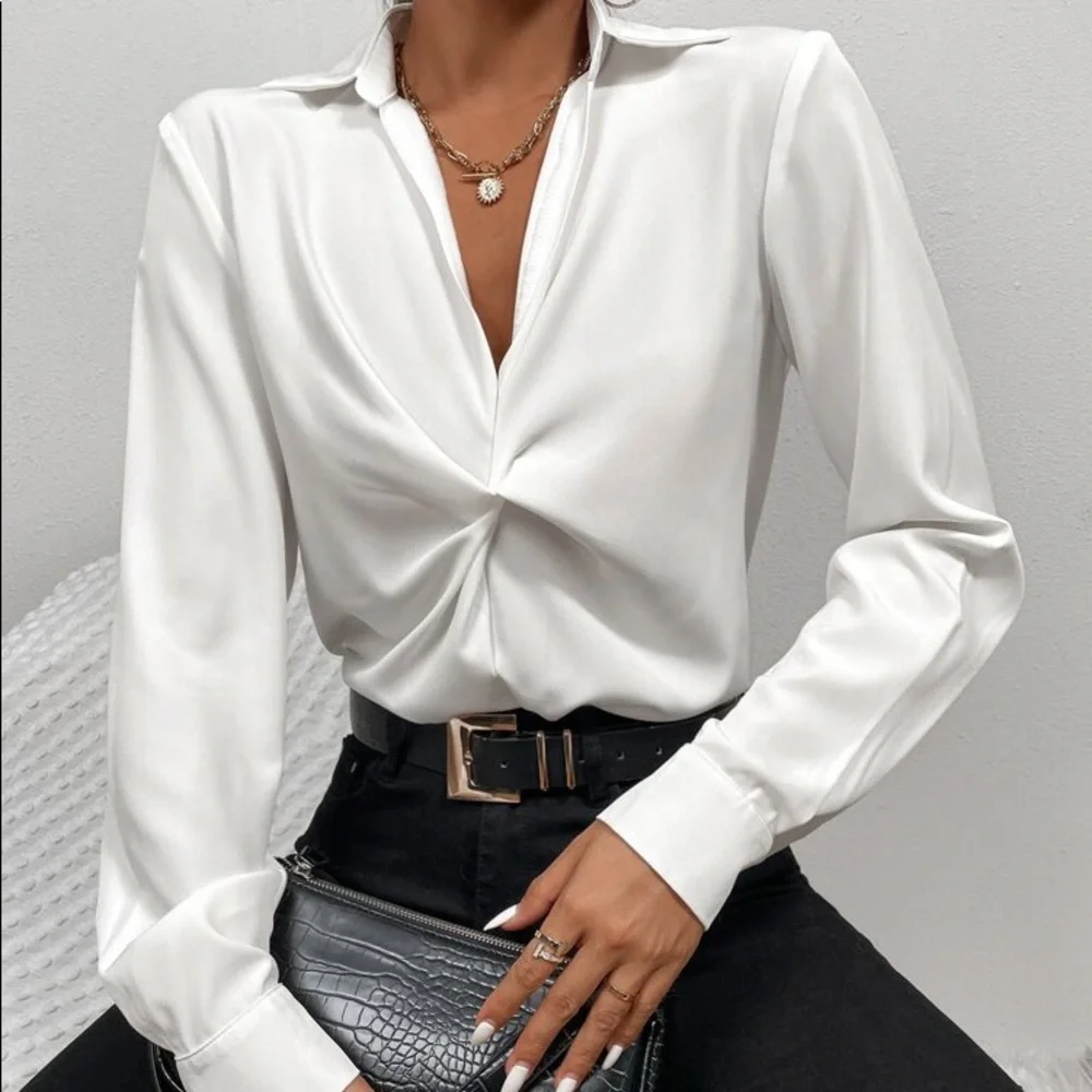 π CLASSIC WHITE TWIST FRONT BLOUSE! - Picture 1 of 7
